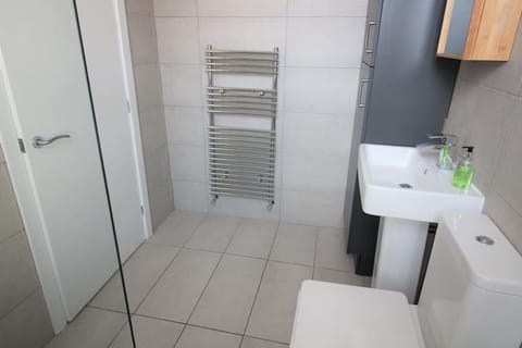 Family bathroom with walk in shower.