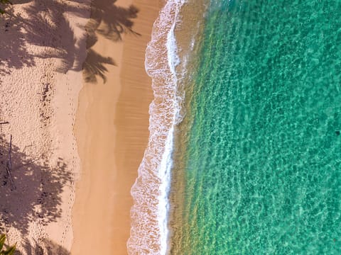 Beach nearby, sun loungers, beach towels