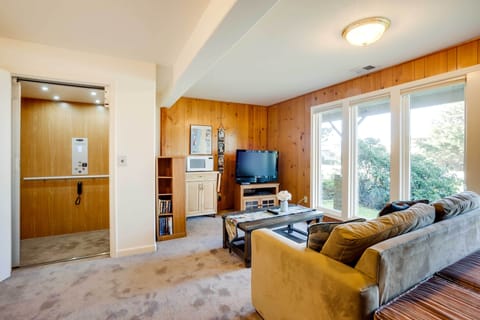 Downstairs Game Room | Cable TV | Sleeper Sofa