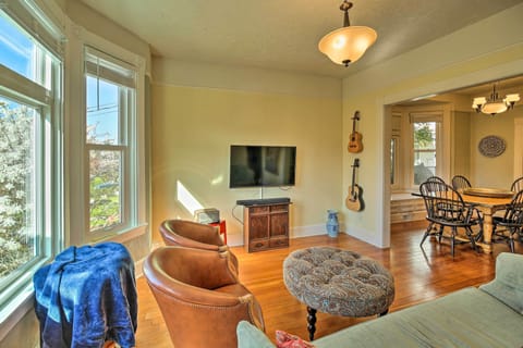Tacoma Vacation Rental | 3BR | 2BA | 1,580 Sq Ft | Stairs Required