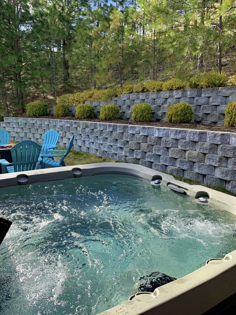 Jetted HOT Caldera SPA is designed for 6 persons.