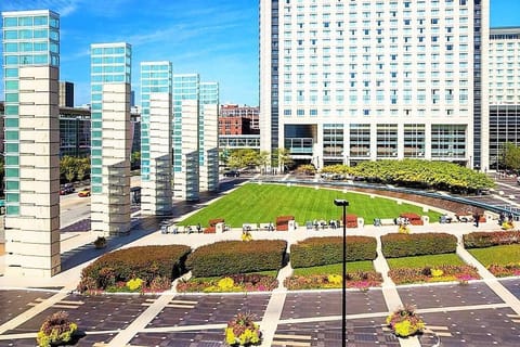 Minutes to McCormick Place, Wintrust Arena and Chinatown