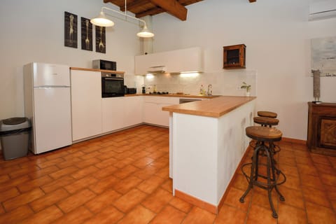 Open equipped kitchen