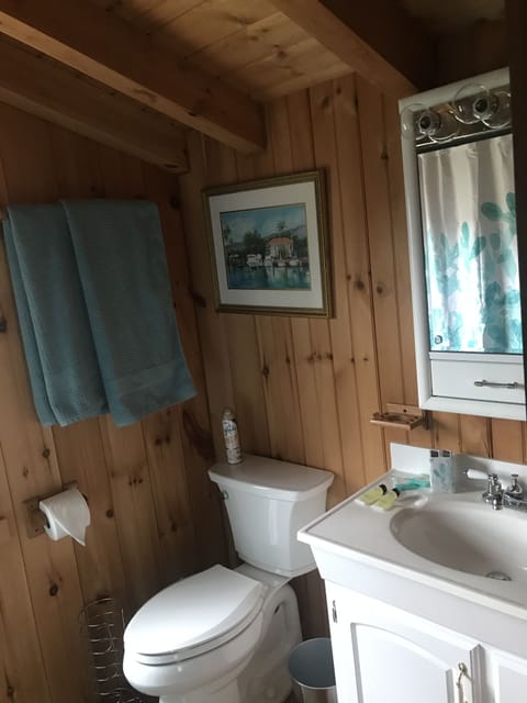 Full Bathroom with Tub/Shower