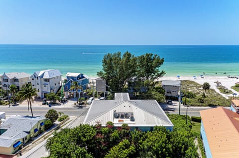 Beach nearby, sun loungers, beach towels