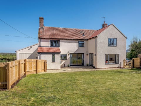 Exterior | Rathlin Cottage, Cambridge, near Lower Cam
