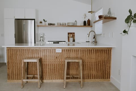 Private kitchen | Fridge, microwave, oven, stovetop