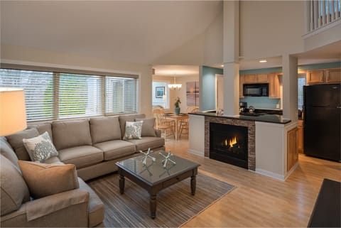 Living room with gas fireplace