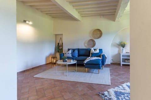 b04a2f04-0613-4a3b-9008-3d436f93a4ec