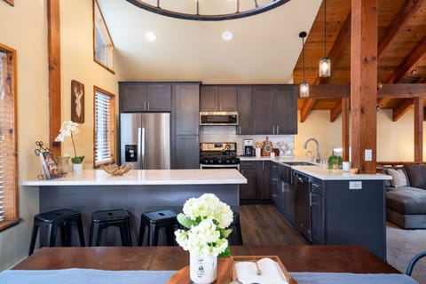 Kitchen, breakfast bar, island, new cabinets, all new stainless steel appliances