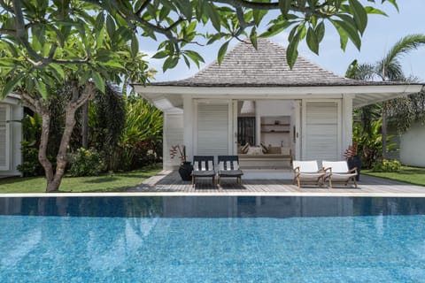 Outdoor pool, pool umbrellas