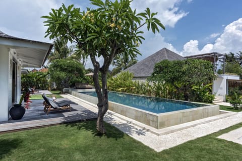 Outdoor pool, pool umbrellas