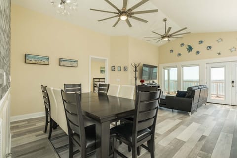 Dining Area 2 | Dishware & Flatware Included