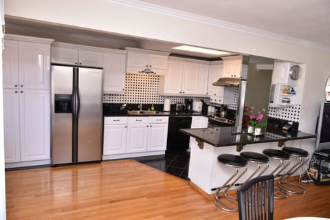 breakfast granite counter