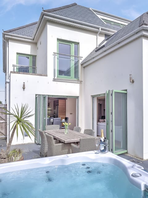 1 Point View patio terrace and dining area