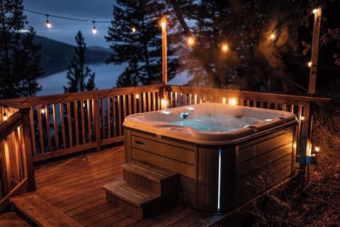 HOT TUB OVERLOOKING LAKE