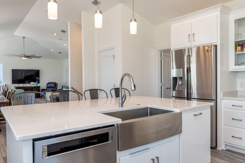 Fully Equipped Kitchen Moasis