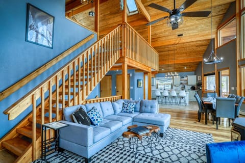 this room has it all, kitchen, dining, fireplace, and ohhh the views!