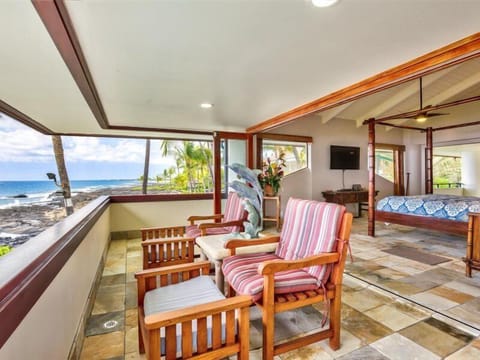 Accordion doors tying the Lanai into the bedroom space!