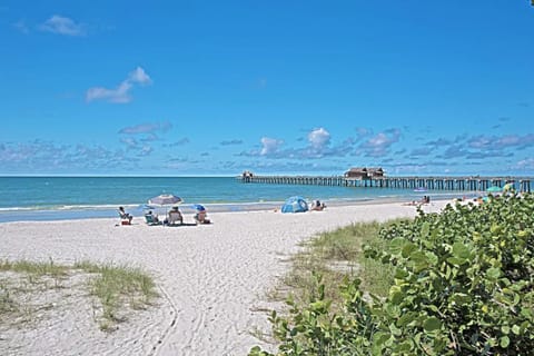 Beach nearby, sun loungers, beach towels