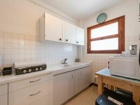 Cabinetry, Building, Property, Countertop, Furniture, Tap, Sink, Kitchen Sink, Kitchen, Wood