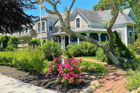 The Charm of Old Cape Cod * Beach Pass *Jacuzzi | West Barnstable, MA ...