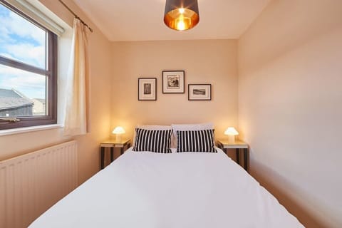 Wood Street Cottage, Barnard Castle - Host & Stay