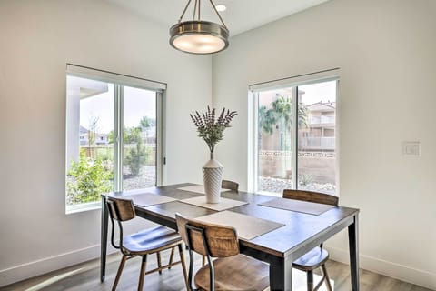 Dining Area | Dishware/Flatware Included