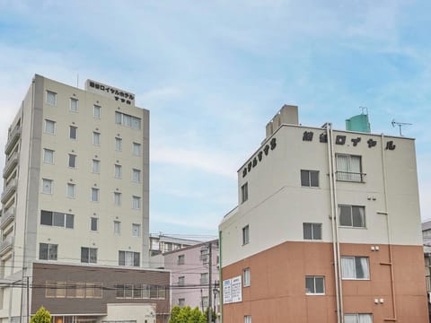 ・[Exterior] A clean, high-quality hotel with a newly opened main building and new wing