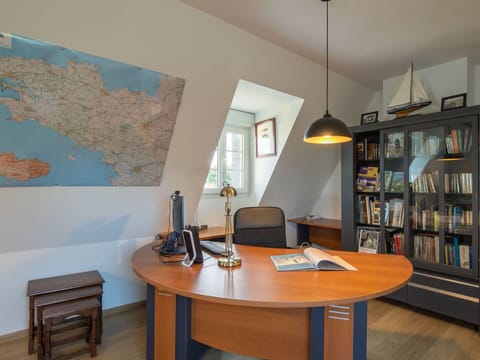 Table, Furniture, Property, Bookcase, Shelf, Wood, Interior Design, Lighting, Building, Picture Frame