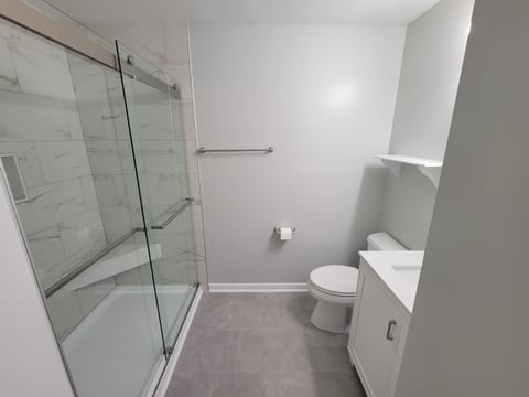 Combined shower/tub