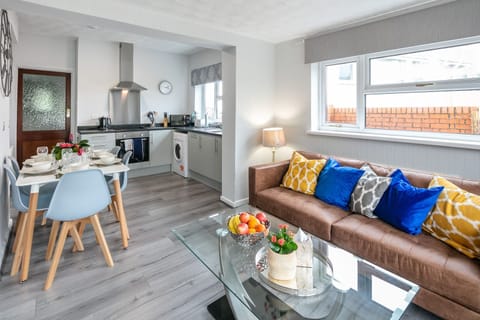 kitchen/dining/lounge