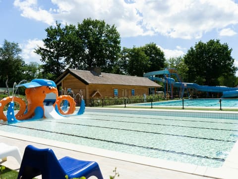 Cloud, Sky, Blue, Tree, Shade, Plant, Outdoor Furniture, Swimming Pool, Leisure, Building