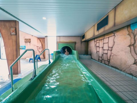 Water, Swimming Pool, Leisure, Aqua, Recreation, Fun, Leisure Centre, Thermae, Glass, Flooring