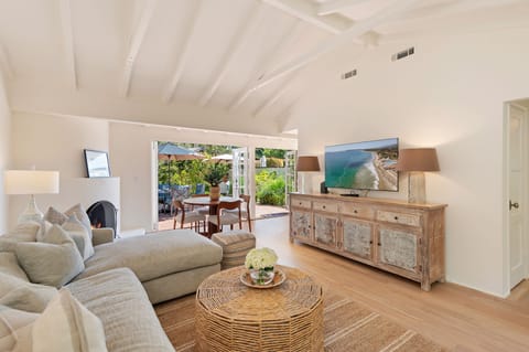 La Petite Maison - Perfectly Located in the Heart of the Upper Montecito Village House in Montecito
