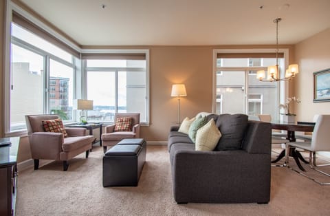 Spacious Living Room with Memory Foam American Leather Sleeper Sofa