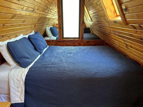 Queen Bed in Loft Area