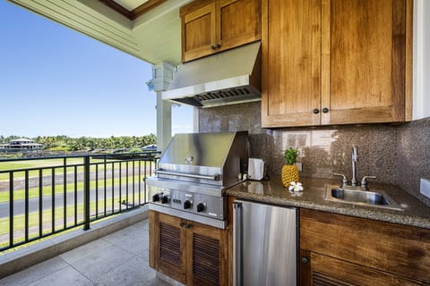 Dining tables, kitchen islands