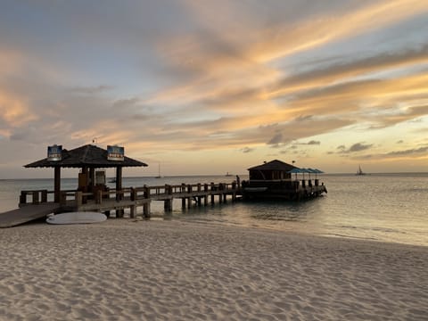 Beach nearby, sun loungers, beach towels