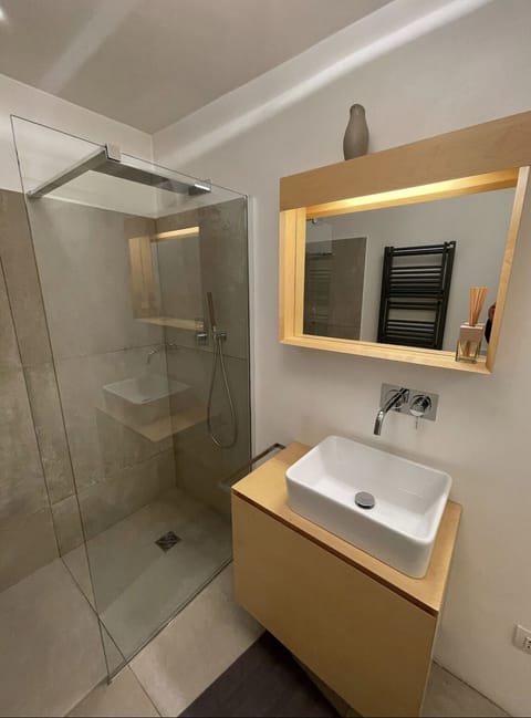 Combined shower/tub, jetted tub, hair dryer, bidet