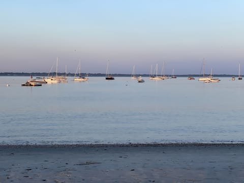 Beach nearby, sun loungers, beach towels