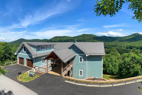 Asheville Vacation Rental | 5BR | 5BA | 4,600 Sq Ft | Stairs Required