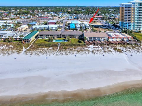 Beach nearby, sun loungers, beach towels