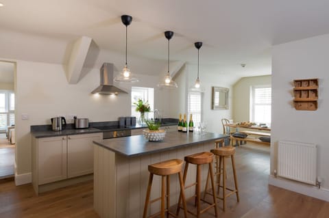 The Nest at The White Eagle - kitchen and kitchen island