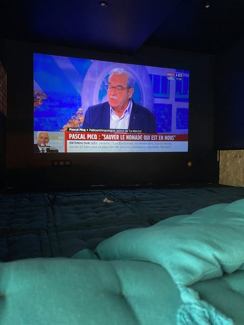 Le grand écran cinema de la mezzanine