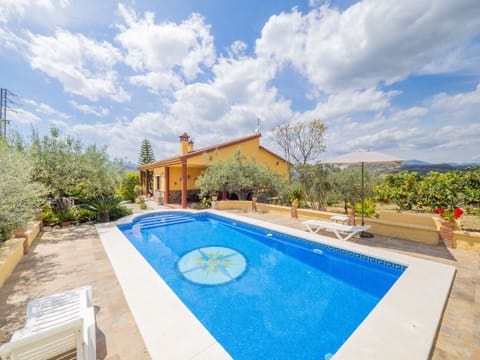 Charming rural house with pool for 8 people