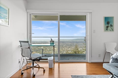 Middle lvl. bedroom 1