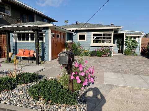     Charming coastal cottage in Dana Point’s walkable Lantern District