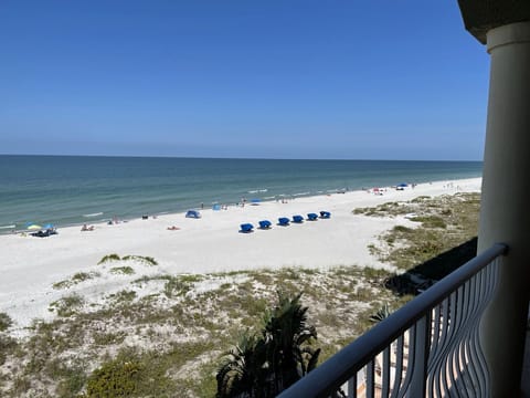 Beach nearby, sun loungers, beach towels