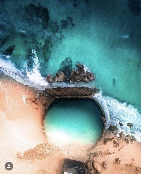 Beach nearby, sun loungers, beach towels